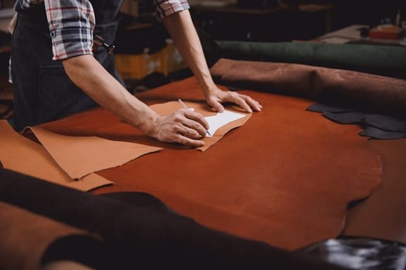 Understanding Leather Finishes: Veg-Tanned vs Chrome-Tanned Explained