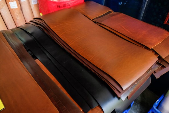 Vegetable-Tanned Leather vs. Chrome-Tanned Leather: What’s the Difference?
