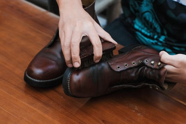 The Science of Pull-Up Leather: Why It Changes Colour